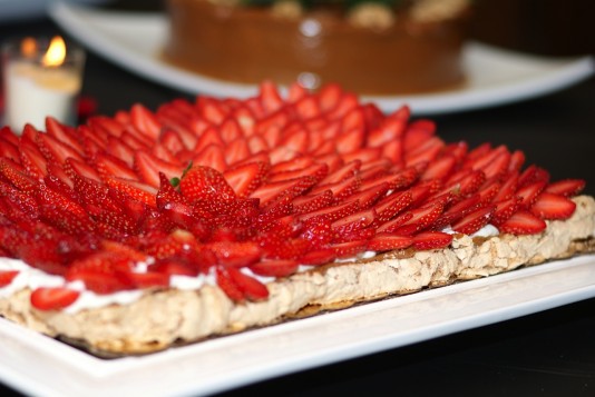 pavlova, best desserts in Miami, Miamicurated